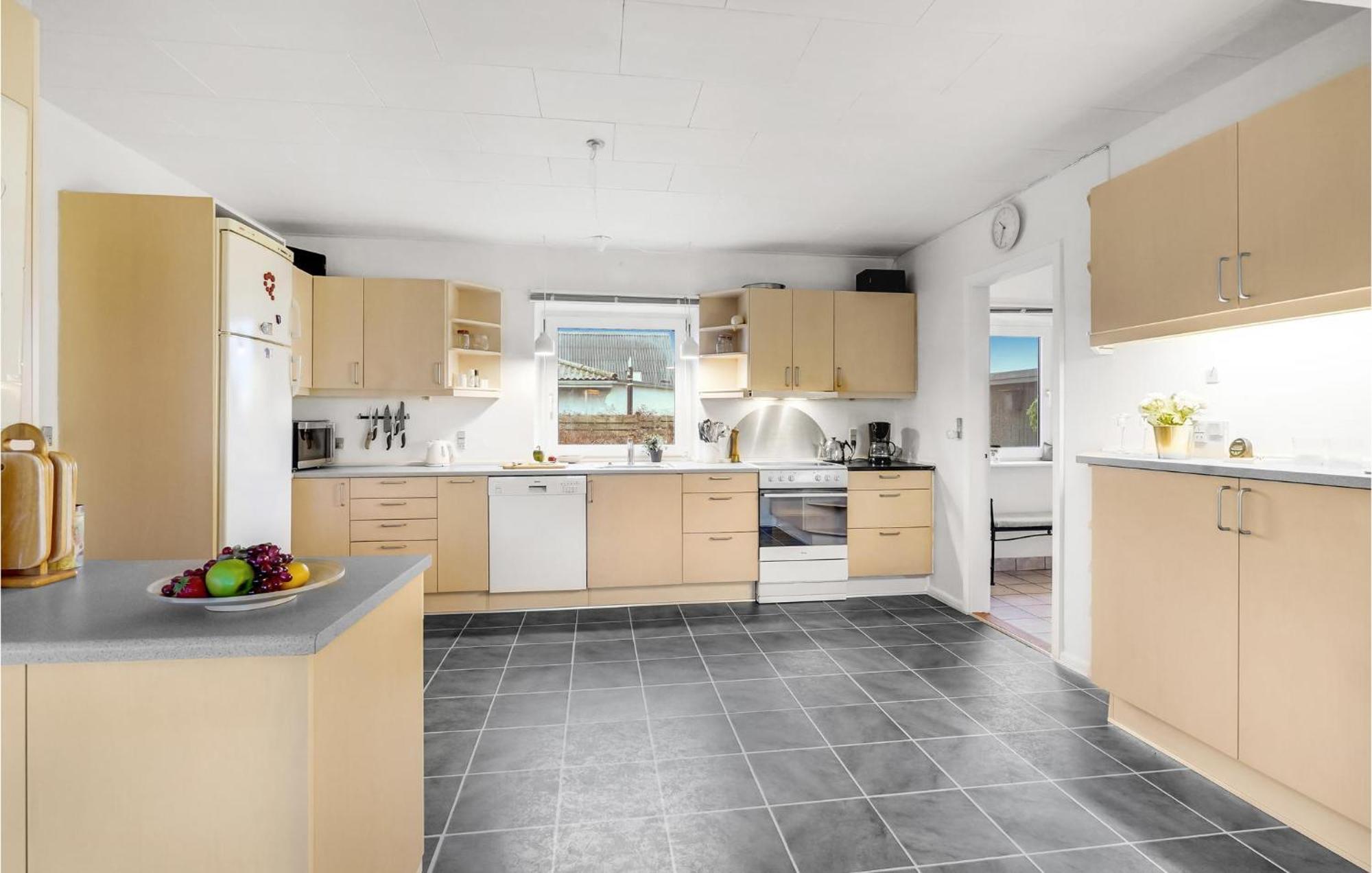 Beautiful Home In Nakskov With Kitchen Kültér fotó